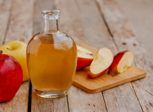 Svako jutro je pila malo jabukovog sirćeta: Ovako stvarno utiče na zdravlje, evo šta joj se desilo