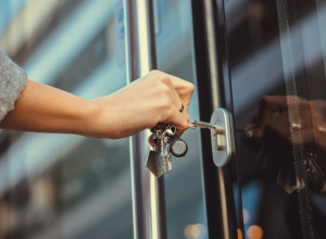 SVAKI PUT SE VRAĆATE DA PROVERITE DA LI STE ZAKLJUČALI VRATA? Odgovor "leži" u psihologiji