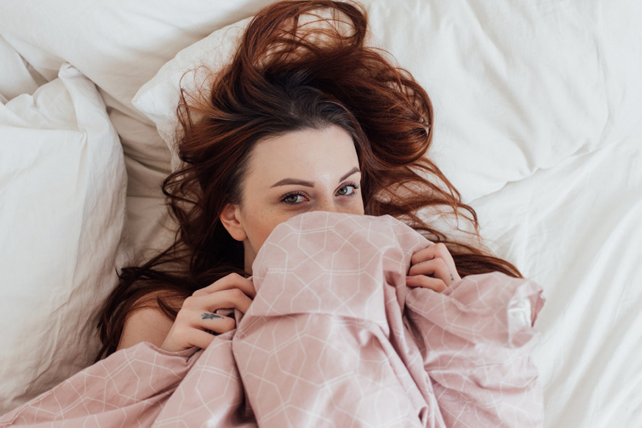 SKINITE SVE SA SEBE KAD VEČERAS ODETE U KREVET: Ovo je 4 razloga zašto je dobro spavati čak i bez donjeg veša tokom leta!