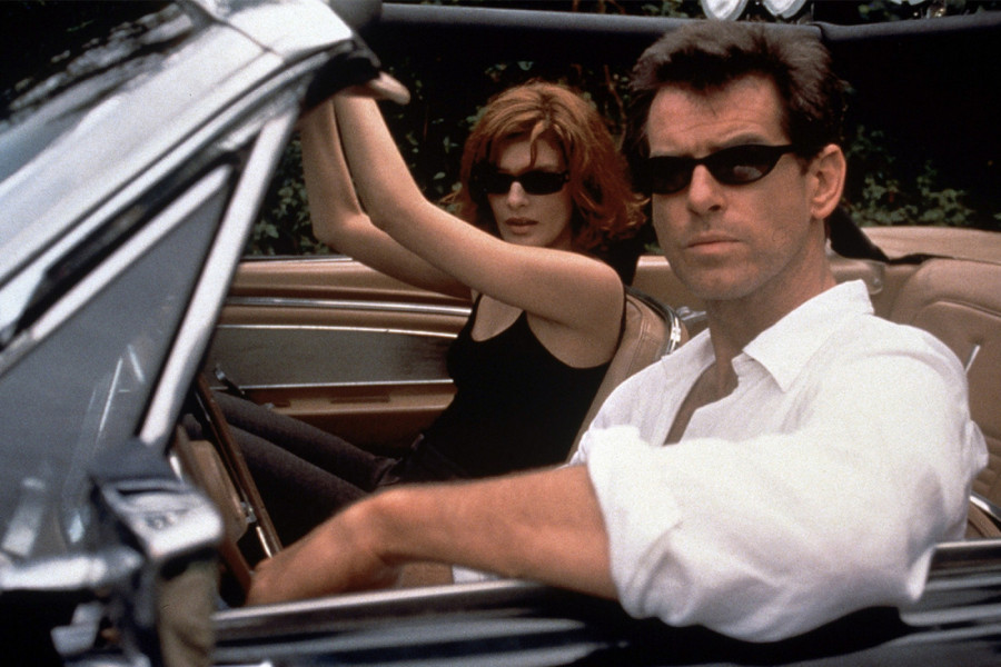 BIO JE LEPOTAN ZA KOJIM SU LUDELE ŽENE: Zbog nje je pogazio sopstvenu reč, sreli su se na plaži na koju je došla zbog drugog! (FOTO)