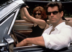 BIO JE LEPOTAN ZA KOJIM SU LUDELE ŽENE: Zbog nje je pogazio sopstvenu reč, sreli su se na plaži na koju je došla zbog drugog! (FOTO)