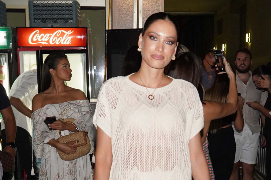 OVU FATALNU PLAVUŠU SVI GLEDATE NA TV A NE ZNATE KO JE: Majka Mirke Vasiljević konačno otkrivena - izgleda kao grčka boginja! (FOTO)