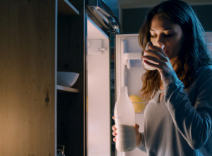 Poznati lekar razbio najveći MIT o mleku: To je laž u koju verujemo ceo život! (VIDEO)