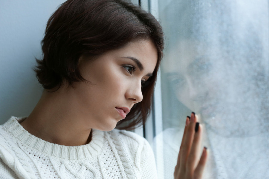 PSIHOLOZI NAGLAŠAVAJU ČETIRI SKRIVENA ZNAKA USAMLJENOSTI, KOJI ZAHTEVAJU HITNU REAKCIJU: Evo kada odmah morate da potražite lekarsku pomoć