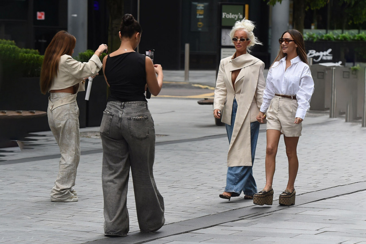 ŠORTSEVI KOJI OSVAJAJU LETO 2025: Konačno modeli koji ne guše, a uz koje ćete izgledati sređeno! (FOTO)