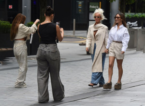 ŠORTSEVI KOJI OSVAJAJU LETO 2025: Konačno modeli koji ne guše, a uz koje ćete izgledati sređeno! (FOTO)