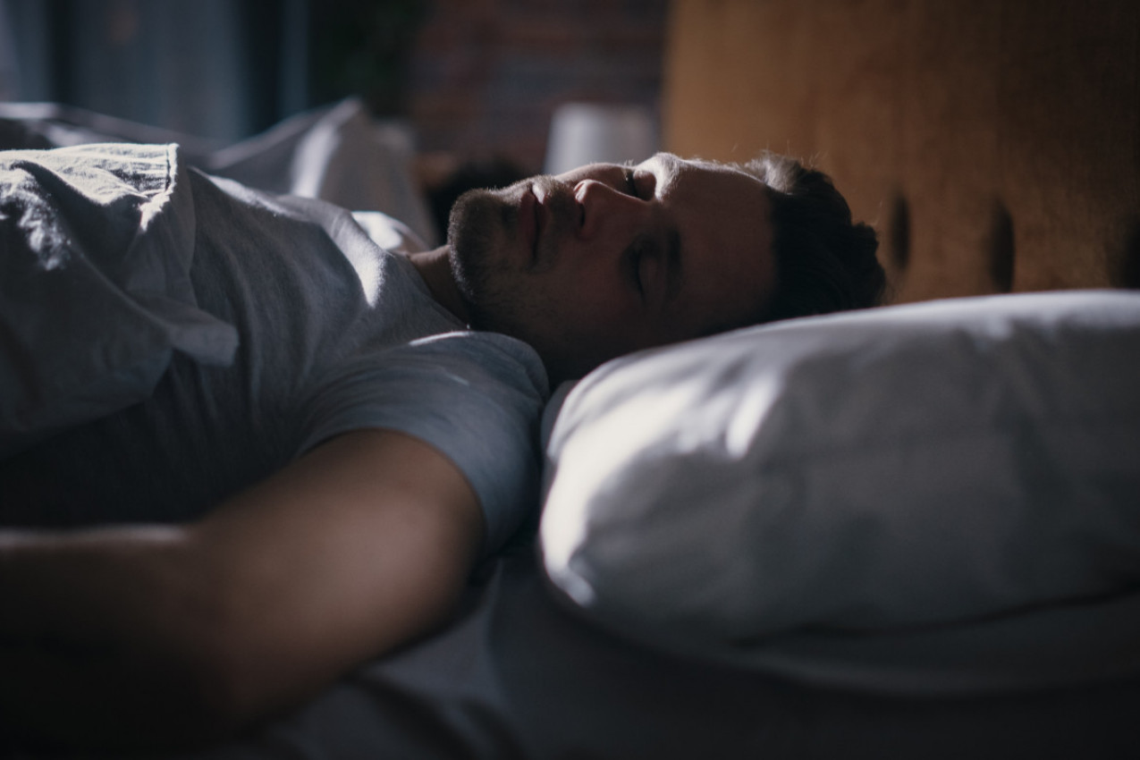 ČOVEK SNIMAO ŠTA PRIČA  U SNU, BOLJE DA NIJE, SUPRUGA VAN SEBE, PORODICA U NEVERICI: On 18 godina ovo radi u spavaćoj sobi (VIDEO)