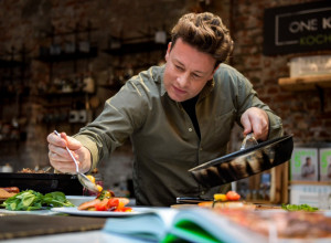 PROGOVORILA SUPRUGA DŽEJMIJA OLIVERA: Meni je 10 puta gore nego njemu - u tri rečenice žena sve objasnila!  (FOTO)