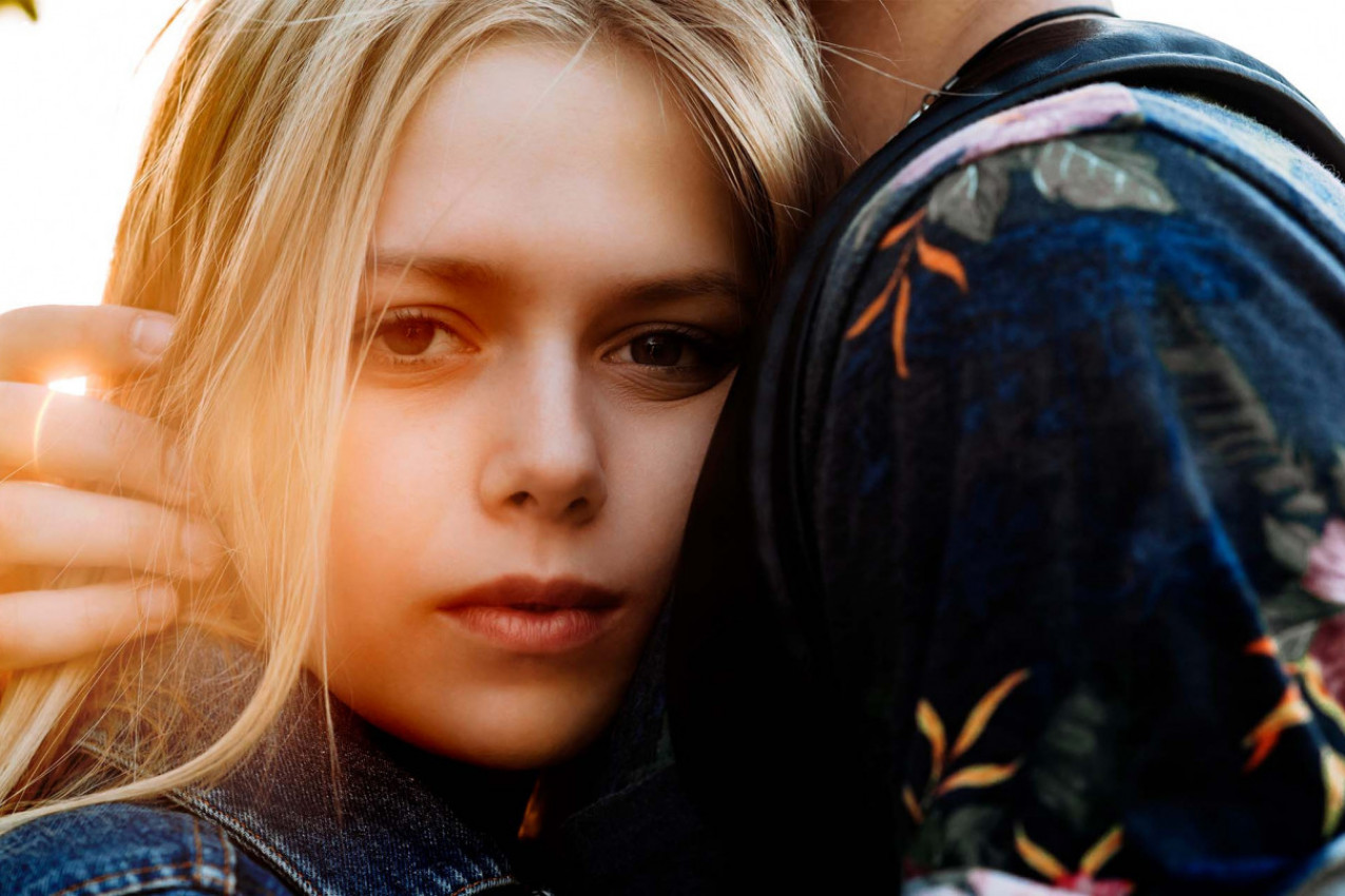 BOGATI DEČKO JOJ JE POSTAVIO ULTIMATUN: Ako želi da je zaprosi mora da uradi jednu bolnu proceduru! (VIDEO)