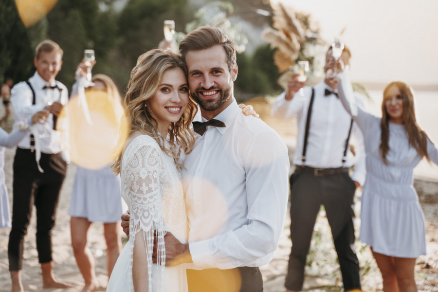 PRODAVALI SU KARTE ZA SOPSTVENO VENČANJE: Nazivali su ih pohlepnim, tek sad otkrivena prava istina! (FOTO)