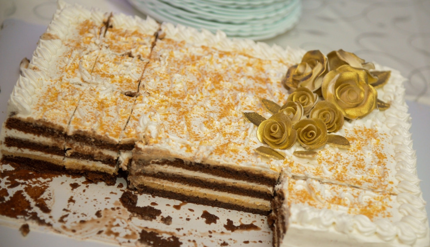 TORTA KOJU SVI TRAŽE I OBOŽAVAJU: Čoko moko bez pečenja, sa savršenim filom i receptom koji uspeva i početnicima!