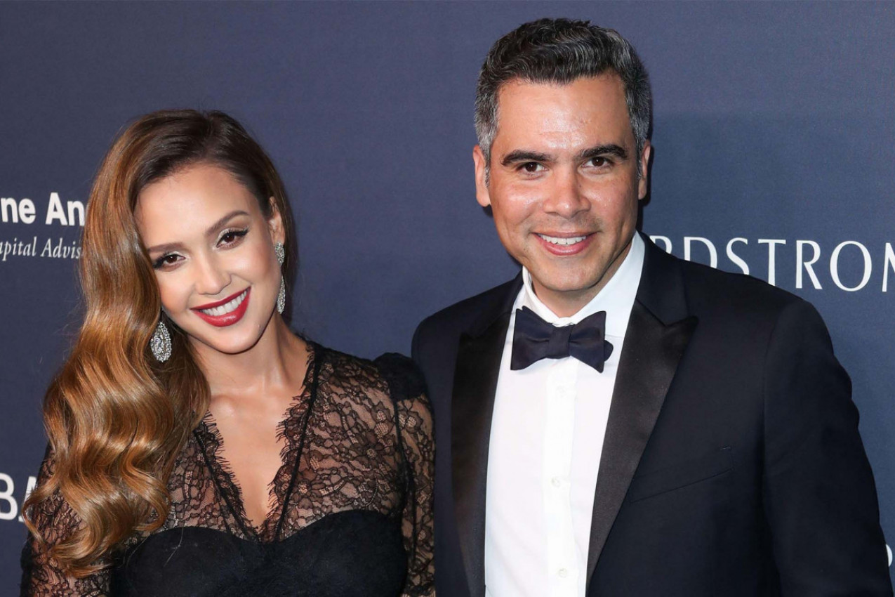 BIVŠI MUŽ SLAVNE GLUMICE UHVAĆEN SA 20 GODINA MLAĐOM: Ljudi u šoku - ona je mini verzija njegove nekadašnje žene!