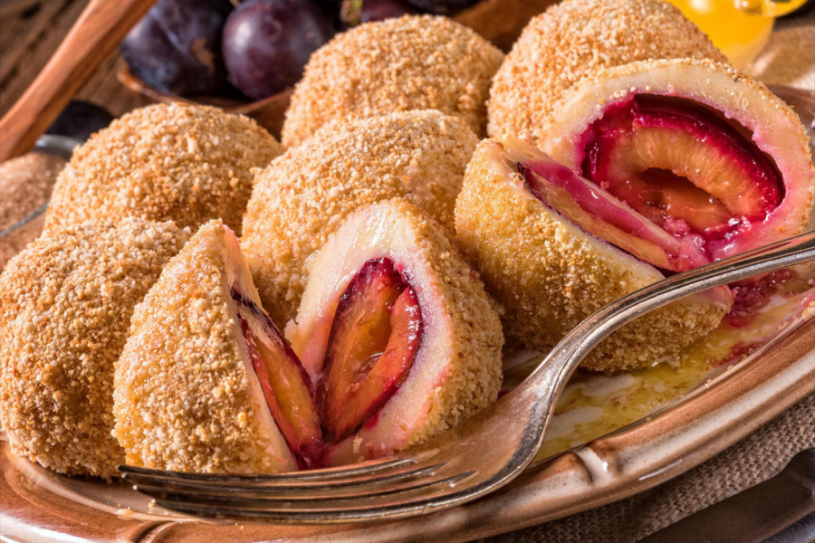 ORIGINALNI RECEPT ZA KNEDLE SA ŠLJIVAMA: Ovako su ih pravile naše bake, uspevaju i početnicima!