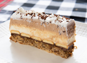 KINDER TORTA SE TOPI U USTIMA: Kombinacija mlevenog keksa, eurokrema i pudinga je sve što vam treba danas