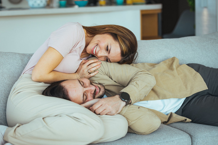 PAROVI KOJI IMAJU OVU "GADNU NAVIKU" IMAJU STABILNIJI ODNOS: Naučnici otkrili šta ih povezuje jače nego bilo šta drugo!