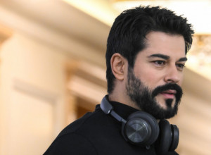 Da li se sećate BALI  BEGA? Kažu da se razvodi od glumice koju smo zavoleli u seriji "Kad lišće pada", a evo šta je istina!