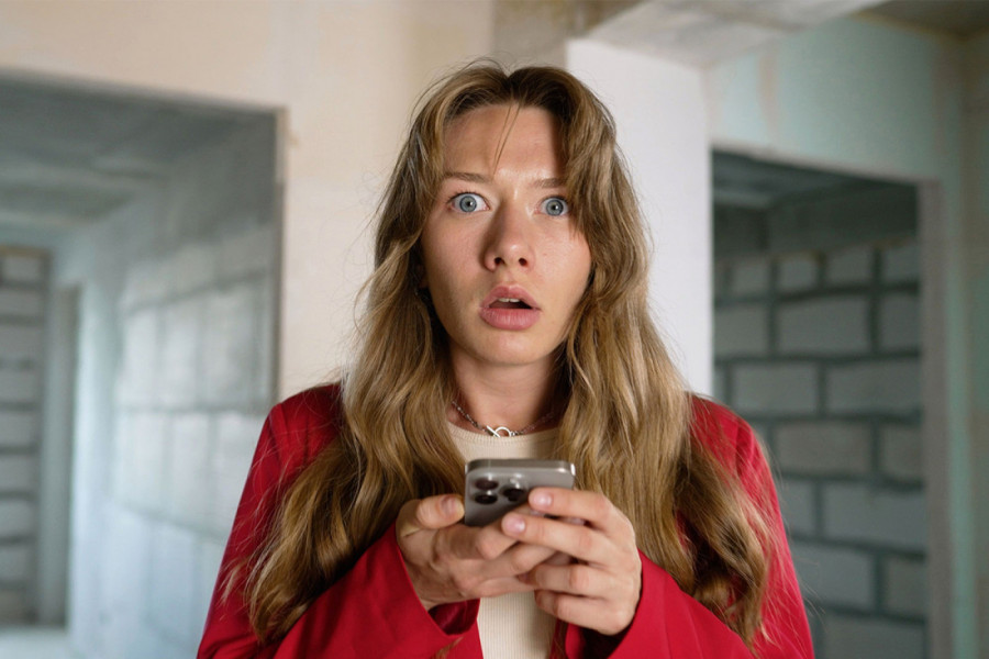 SLIKALA SE ZA PASOŠ, A ONDA JE USLEDIO ŠOK: Žene u neverici gledala kako je ispala - da li je ovo moguće?! (VIDEO)