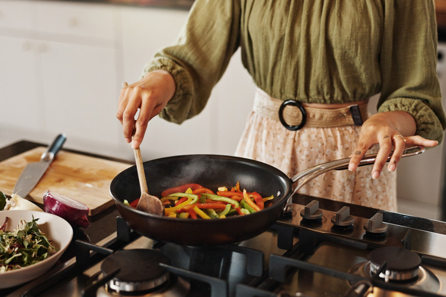 UMESTO ULJA, SVE VIŠE DOMAĆICA KORISTI SUPU ZA DINSTANJE POVRĆA: Kad vidite zašto je to važno, i vi ćete odmah preći na ovaj način pripreme!