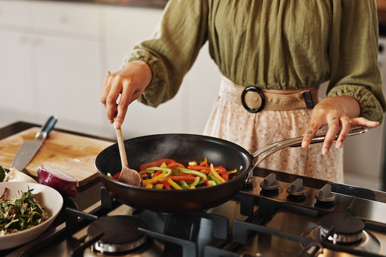UMESTO ULJA, SVE VIŠE DOMAĆICA KORISTI SUPU ZA DINSTANJE POVRĆA: Kad vidite zašto je to važno, i vi ćete odmah preći na ovaj način pripreme!