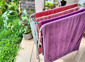 PEŠKIRE NIKAKO NE BI TREBALO OVAKO DA SUŠITE: Zato postaju grubi i teže upijaju vodu!