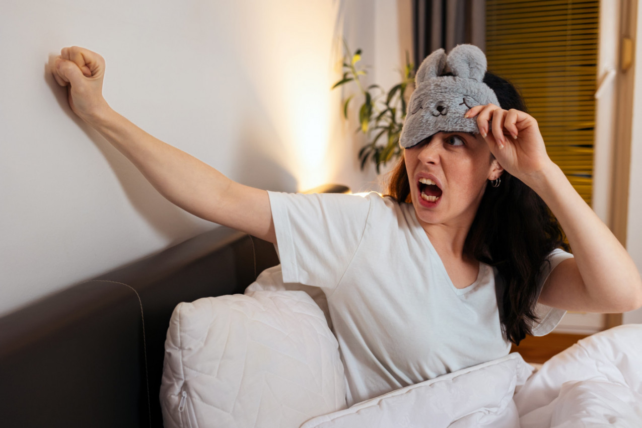 ZBOG BUČNIH KOMŠIJA CELA ZGRADA NIJE SPAVALA MESECIMA, NI POLICIJA NIJE POMOGLA: A onda je ona smislila GENIJALNU osvetu koja će se prepričavati!