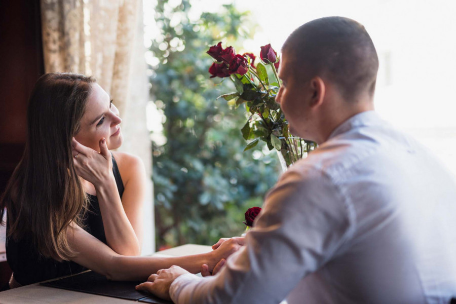 UZBUĐENO JE REKLA "DA", A ONDA JE UGLEDALA PRSTEN: Razočarana se požalila sestri, ovim njenim rečima se nije nadala! (FOTO)