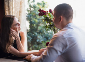 UZBUĐENO JE REKLA "DA", A ONDA JE UGLEDALA PRSTEN: Razočarana se požalila sestri, ovim njenim rečima se nije nadala! (FOTO)