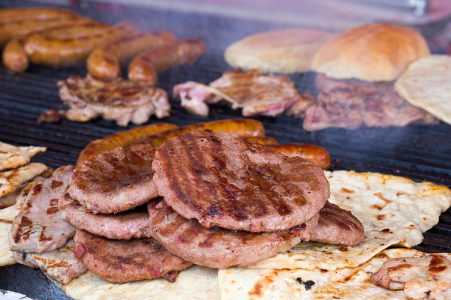 ORIGINALNI RECEPT ZA LESKOVAČKU PLJESKAVICU: Ovo je tajna njene sočnosti i jedinstvenog ukusa!