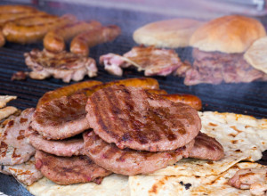 ORIGINALNI RECEPT ZA LESKOVAČKU PLJESKAVICU: Ovo je tajna njene sočnosti i jedinstvenog ukusa!