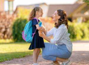 MAJKA JE ZANEMELA KADA JE NA HALJINICI SVOJE ĆERKE NAŠLA SKRIVENE UZNEMIRUJUĆE PORUKE: 30 miliona ljudi je videlo ovaj snimak i nije im dobro! (VIDEO)