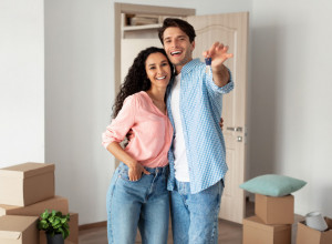 JEDVA SU ČEKALI DA SE USELE U NOV DOM I IMAJU PRIVATNOST: Onda je saznala da je on napravio kopiju ključa i dao ga i NJOJ!