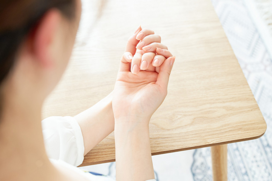 DOBRO POGLEDAJTE SVOJE RUKE, AKO PRIMETITE OVE PROMENE, ODMAH IDITE KOD LEKARA: Neobičan simptom smrtonosne bolesti se prvo vidi na prstima!