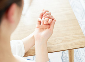 DOBRO POGLEDAJTE SVOJE RUKE, AKO PRIMETITE OVE PROMENE, ODMAH IDITE KOD LEKARA: Neobičan simptom smrtonosne bolesti se prvo vidi na prstima!