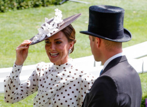 PRINCEZA DAJANA POKRENULA TREND, KEJT JE ISKOPIRALA: Ova haljina će biti najveći modni hit jeseni! (FOTO)