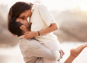 NAJZAD SAM NAŠLA SAVRŠENOG PARTNERA: On želi sa mnom decu i budućnost, a ne zna ni koliko godina imam, ni tajnu koju uporno krijem!