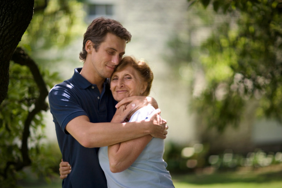 NISAM ZADOVOLJNA IZBOROM SVOG SINA: Njegova verenica je dosadna, ne znam kako ću preživeti njegovo venčanje!