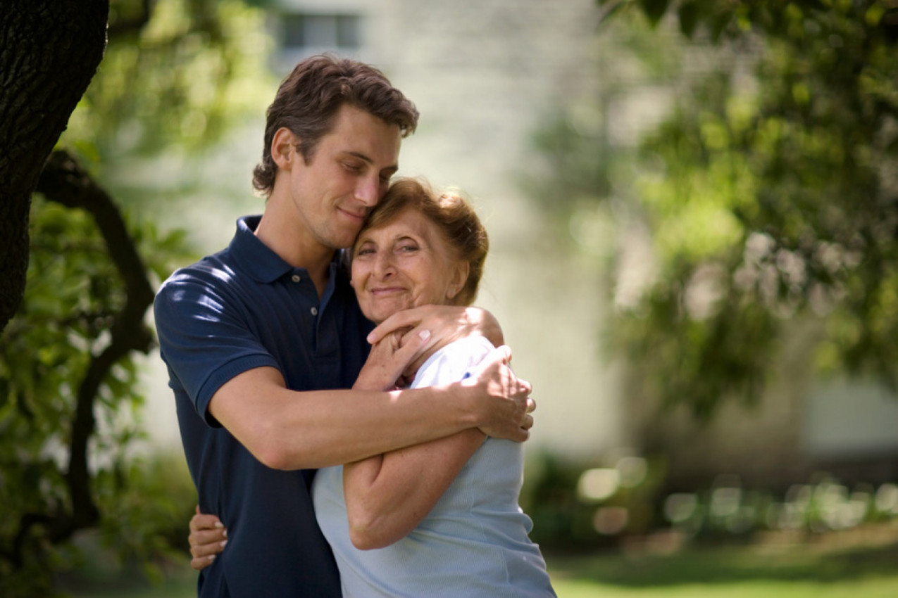 NISAM ZADOVOLJNA IZBOROM SVOG SINA: Njegova verenica je dosadna, ne znam kako ću preživeti njegovo venčanje!