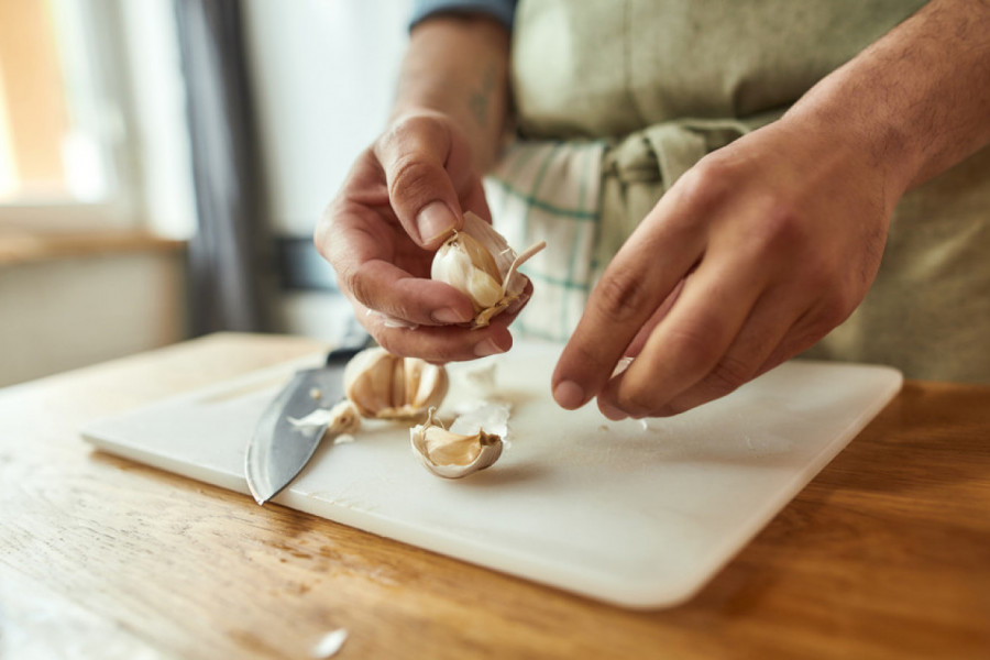 BELI LUK JE IZUZETNO ZDRAV, ALI NE I ZA NJIH: Ovih 5 kategorija ljudi ne sme ni da ga omiriše!