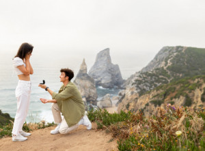 DOK JE PROSIO DEVOJKU, UMEŠALA SE PRIRODA, EVO ZAŠTO IM SVI ZAVIDE NA OVOM SNIMKU: Ovo se dešava jednom u životu (VIDEO)