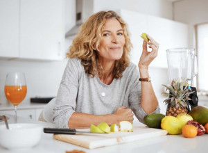 SVAKA ŽENA POSLE 40. MORA OVO DA ZNA: Ovih 10 namirnica vidno podmlađuju, a od njih se i mršavi!