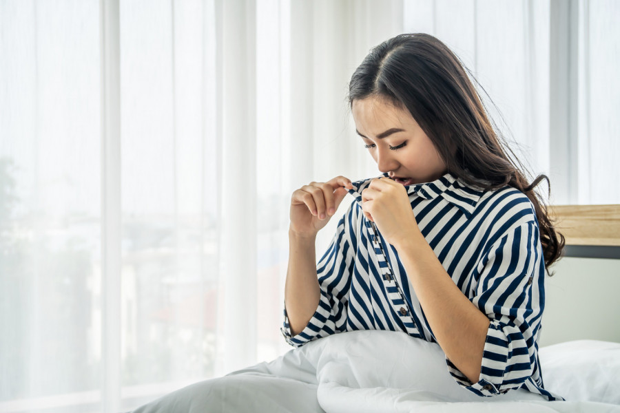SLUČAJNA PROLAZNICA MI JE POHVALILA KUPAĆI: Bacila sam pogled na njega i uočila čudnu stvar na grudima, njen kompliment mi je bukvalno spasao život! (VIDEO)