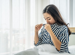 SLUČAJNA PROLAZNICA MI JE POHVALILA KUPAĆI: Bacila sam pogled na njega i uočila čudnu stvar na grudima, njen kompliment mi je bukvalno spasao život! (VIDEO)