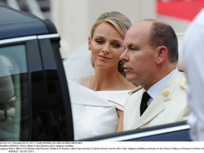 Kreacija je naglašavala njenu vitku figuru