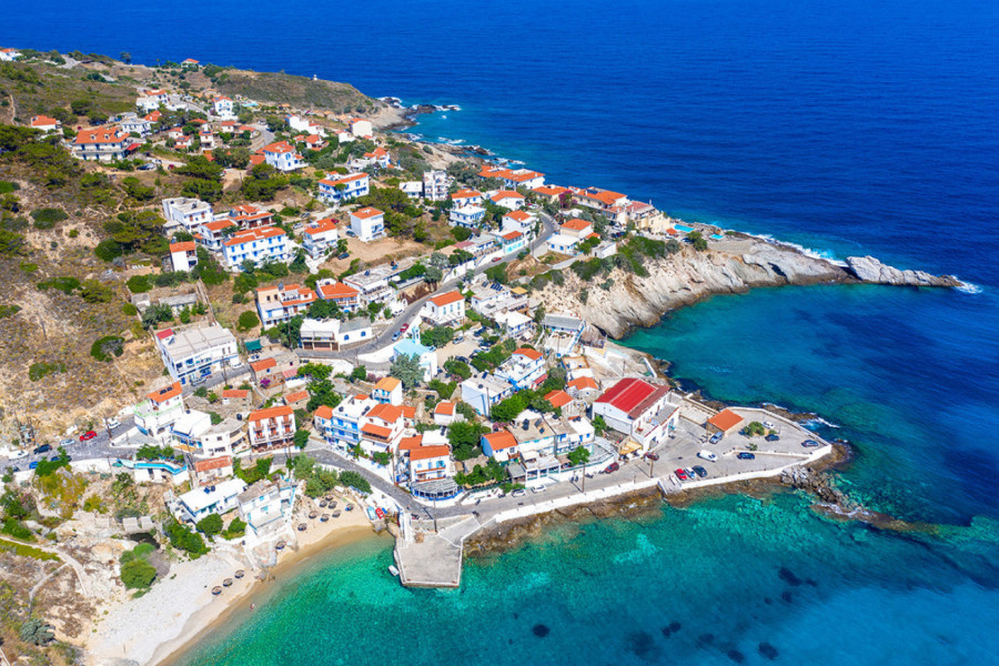 ZOVU GA OSTRVOM BESMRTNIH, STRESA NEMA, A OVDE JE 100. ROĐENDAN SASVIM NORMALAN: Evo u čemu je tajna njihove dugovečnosti