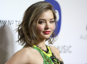 VIKTORIJIN ANĐEO sa 42 ima kožu na kojoj bi joj pozavidele i duplo mlađe: Tajna je u triku koji ne košta ni dinar