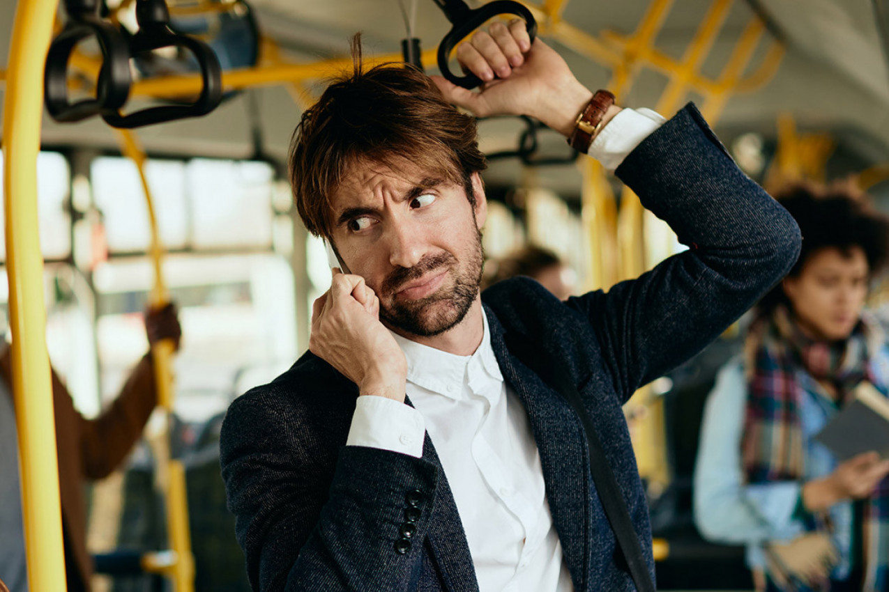 Zašto ljudi SMRDE? Zbog ovih navika javlja se neprijatan miris i SVI vas odmeravaju u autobusu