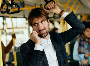 Zašto ljudi SMRDE? Zbog ovih navika javlja se neprijatan miris i SVI vas odmeravaju u autobusu