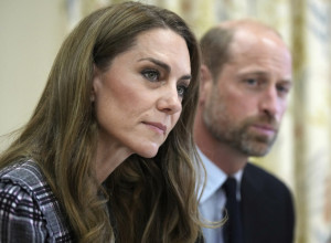 Kejt Midlton obukla NAJMODERNIJU HALJINU ove godine: Na treću godišnjicu smrti kraljice direktno poslala JAKU PORUKU (FOTO)