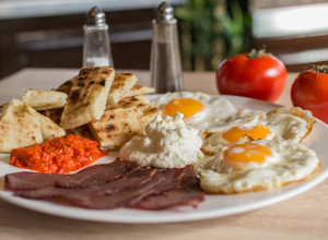 ORIGINALNI recept za NAJBOLJI AJVAR na kom će vam pozavideti čak i komšinice