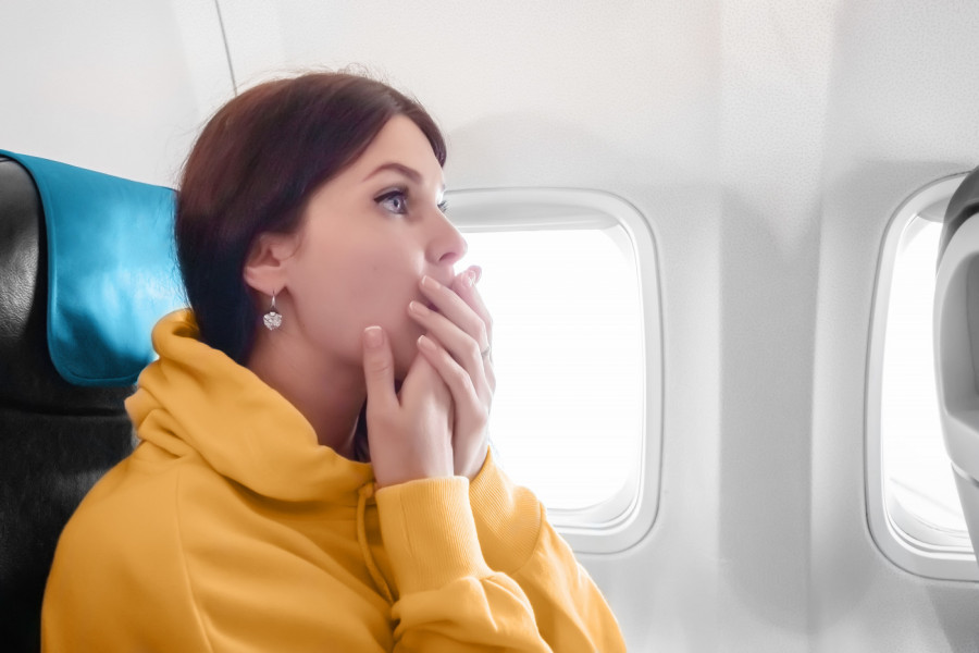 Otišla je na putovanje sa drugaricom, ne sluteći šta će joj se desiti - NOĆNA MORA je počela odmah nakon poletanja! (VIDEO)